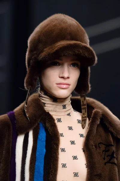 Look 25